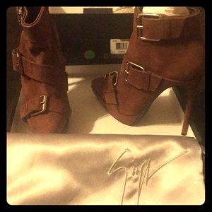 Giuseppe Zanotti Camoscio In Sigaro